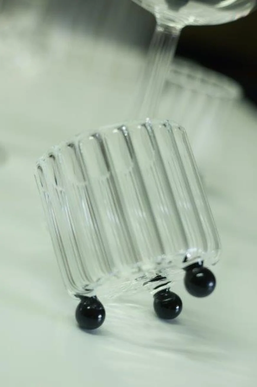 DESIGN WEEK 2025 - Malloni presenta 'Glass Threads' con Agustina Bottoni