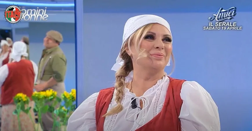 “Uomini e Donne”, Tina Cipollari contadina per un giorno