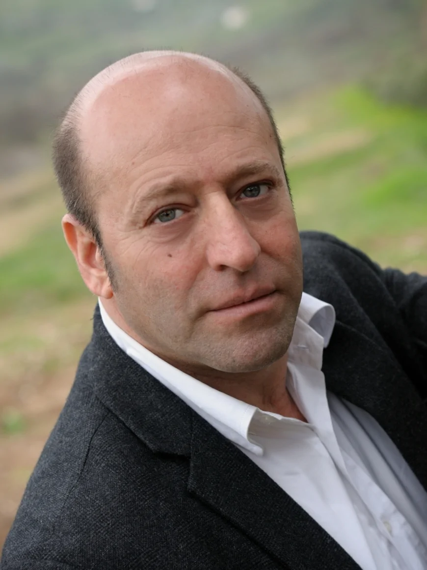 Sali o Scendo?" con Danilo De Santis al Teatro Golden | 8–18 Maggio 2025