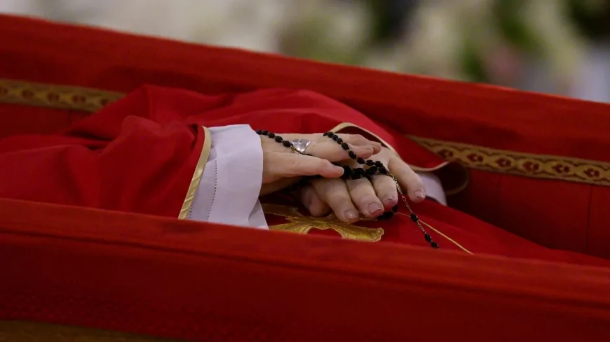 Papa Francesco, i simboli post mortem