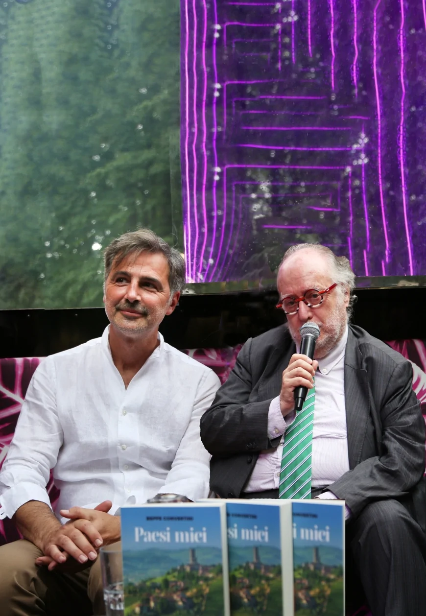 Presentazione de “Il Paese Azzurro” di Beppe Convertini | Mondadori Duomo Milano, 28 Aprile 2025