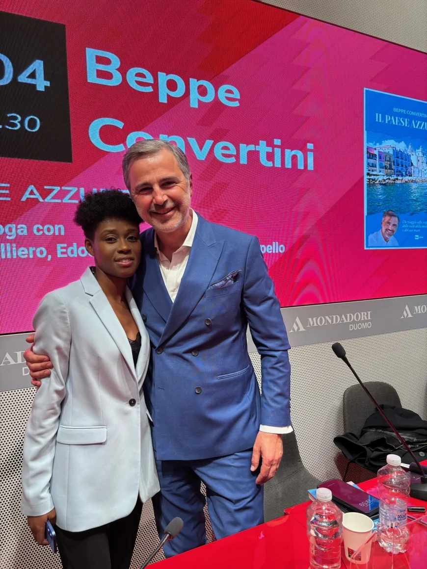 Presentazione de Il Paese Azzurro di Beppe Convertini alla Mondadori Duomo Milano