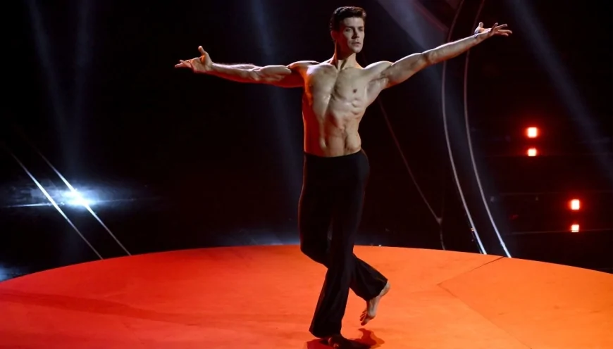 Roberto Bolle, il segreto del suo fisico perfetto a 50 anni: dieta, idratazione e disciplina