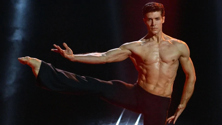 Roberto Bolle, il segreto del suo fisico perfetto a 50 anni: dieta, idratazione e disciplina