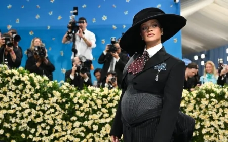 Rihanna svela la terza gravidanza al Met Gala 2025: icona di femminilità e forza
