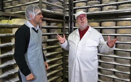 Sabato 10 maggio festa al caseificio di Oira: Testimonial Edoardo Raspelli