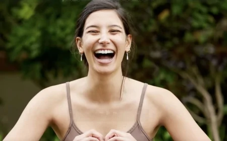 30 anni di Yoga della Risata: la pratica che trasforma stress in benessere