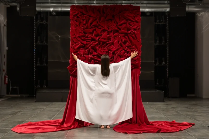 Elena Brovelli tra arte e cura: Milano accoglie la spiritualità visiva per la Fondazione FIRA