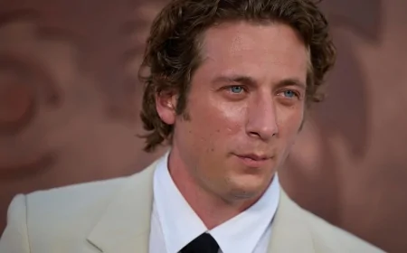 Jeremy Allen White è il nuovo volto di Louis Vuitton Uomo