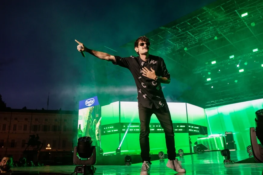 Torino in festa con Kiss Kiss Way: oltre 30.000 fan in piazza