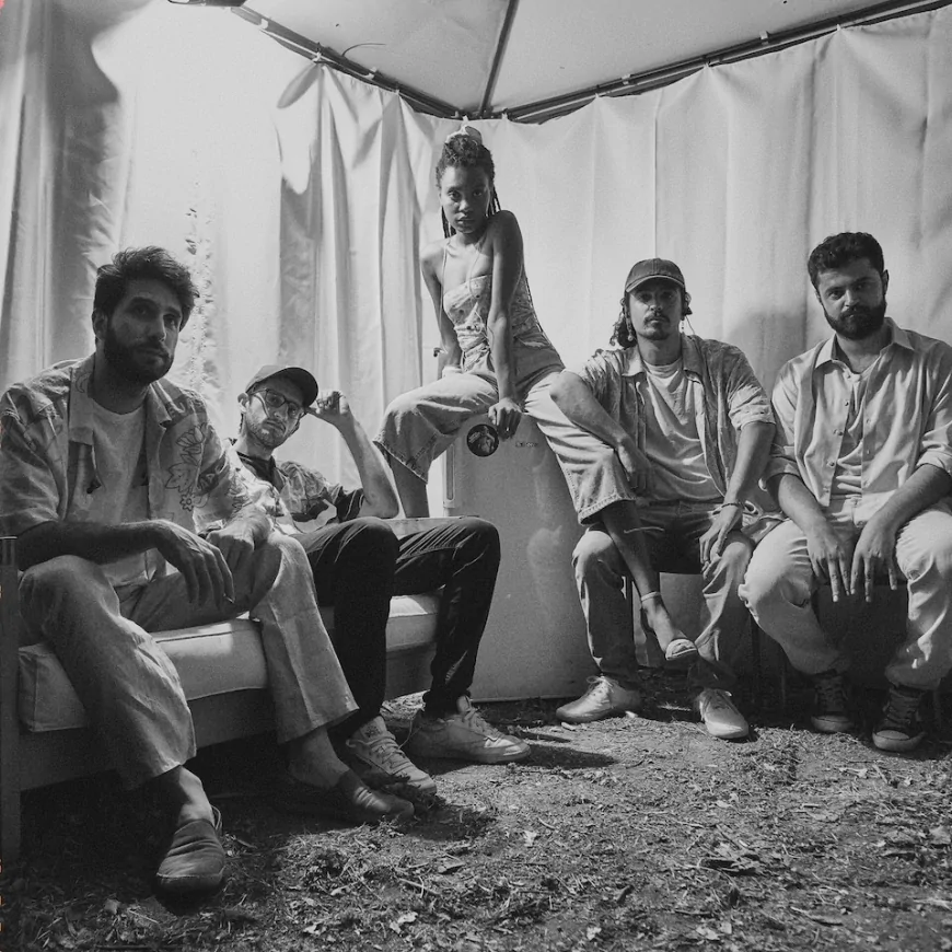 Secoli" – Il nuovo singolo dei CousCous a Colazione tra malinconia elettronica e legami eterni