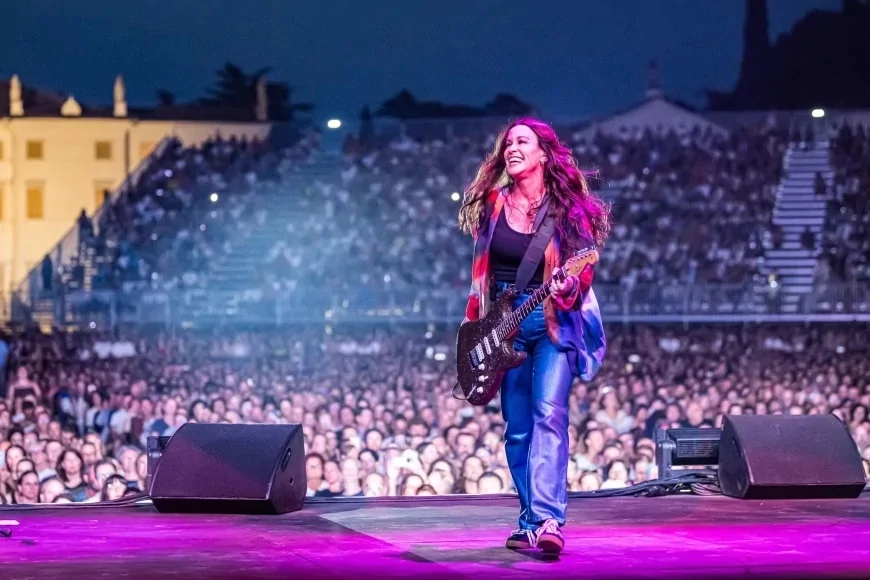 Alanis Morissette incanta Villa Manin: emozione e grandi successi in concerto