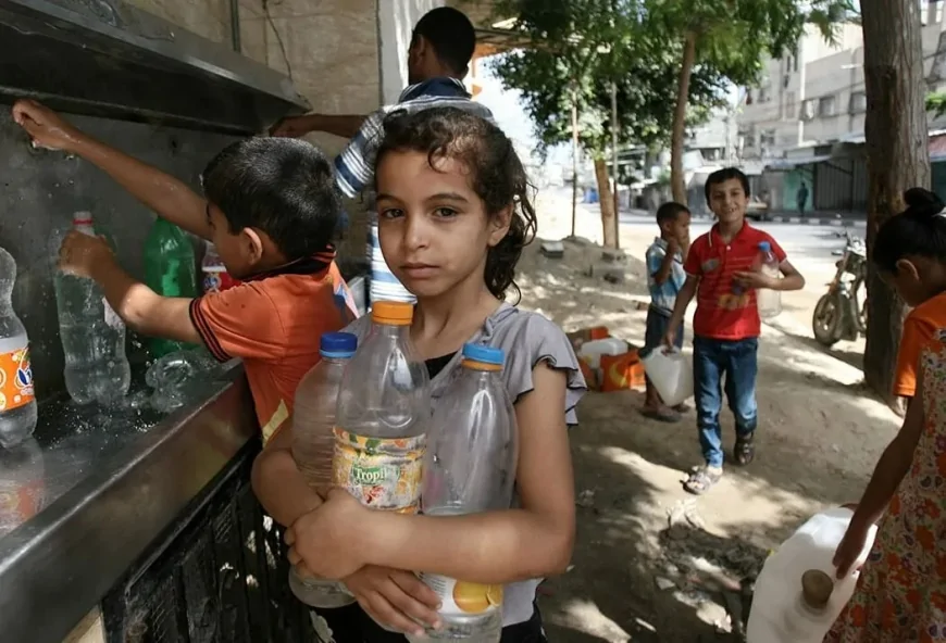 Gaza senz’acqua: la carenza di carburante paralizza i rifornimenti