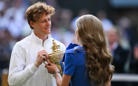 Jannik Sinner re di Wimbledon, primo azzurro nella storia: battuto Carlos Alcaraz