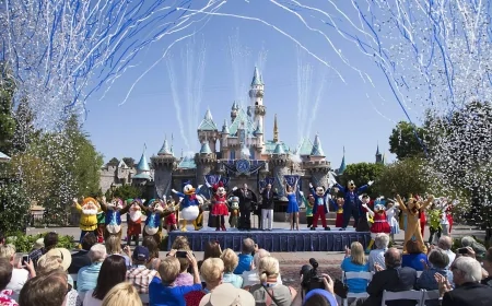 Disneyland festeggia 70 anni: storia, magie e futuro del parco