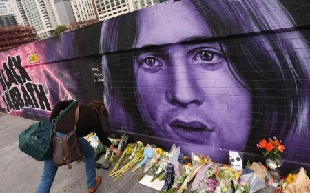 Ozzy Osbourne: corteo funebre a Birmingham, l’ultimo saluto dei fan