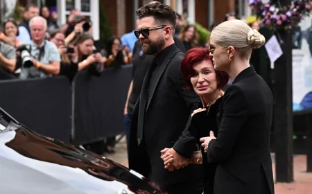 Ozzy Osbourne: corteo funebre commovente a Birmingham