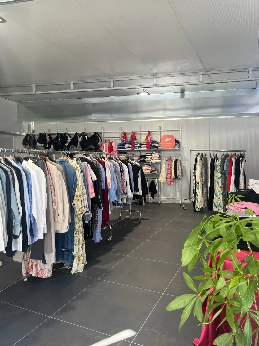 Napoli: apre il guardaroba solidale di Progetto Arca con H&M Italia all’Emporio San Giuseppe