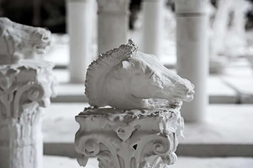 Equus Inter Lumina: le sculture di Gustavo Aceves in mostra a Piazza Armerina e nel Parco di Morgantina