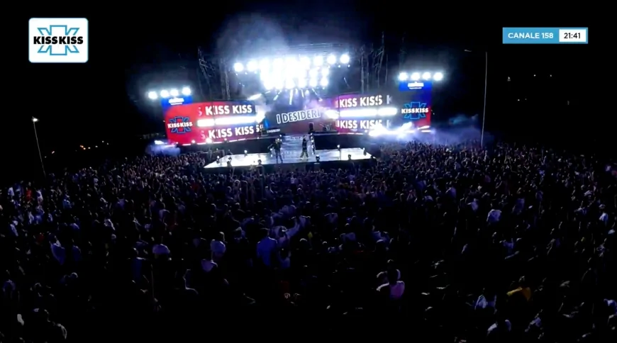 Kiss Kiss Way a Baia Domizia: Musica, Divertimento e Oltre 110.000 Cuori Conquistati