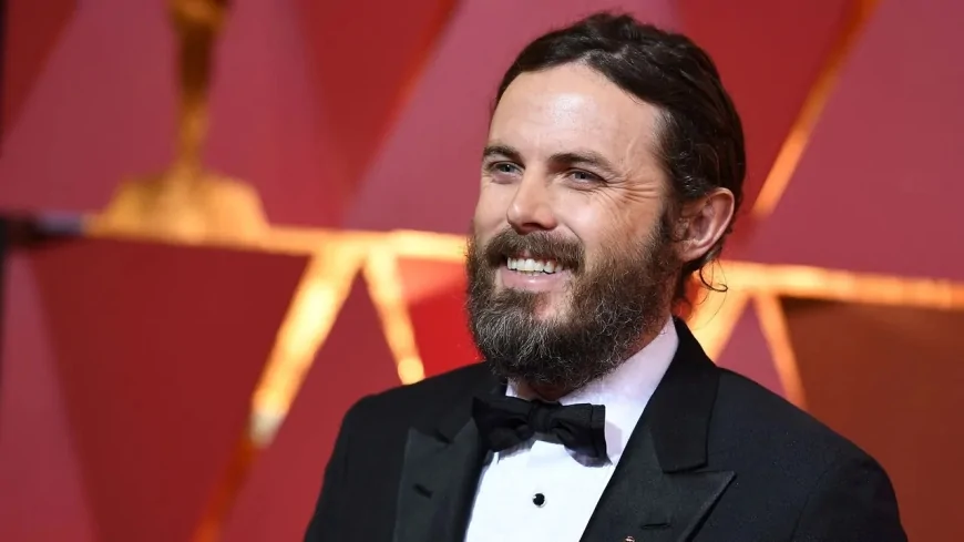 Casey Affleck compie 50 anni: dai primi ruoli a “Manchester by the Sea”