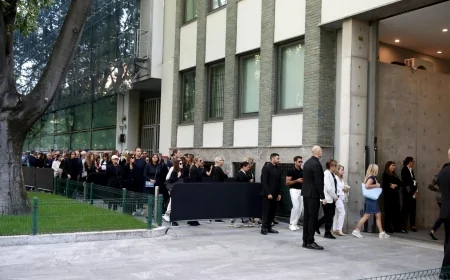 Giorgio Armani, camera ardente aperta a Milano