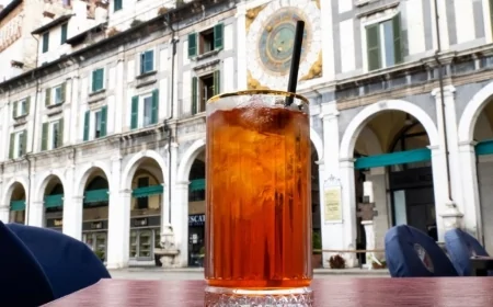 Brescia: Degustazione gratuita del cocktail “Double Savinì” al Caffè della Stampa