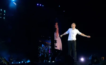 Tiziano Ferro lancia “Fingo&Spingo”: il nuovo singolo tra ironia e pop elettronico