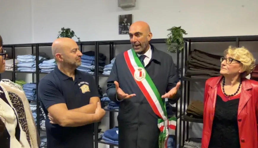 Bari: apre il guardaroba solidale di Progetto Arca e InConTra con H&M Italia
