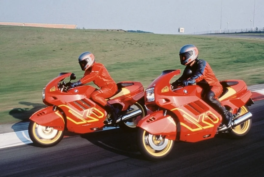 BMW K1: il flop che è diventato un’icona della moto futuristica