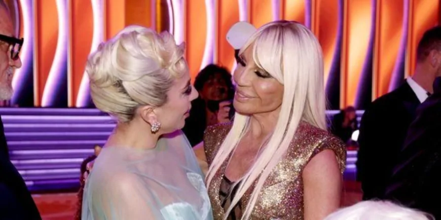 Lady Gaga commuove Milano: dedica speciale a Donatella Versace