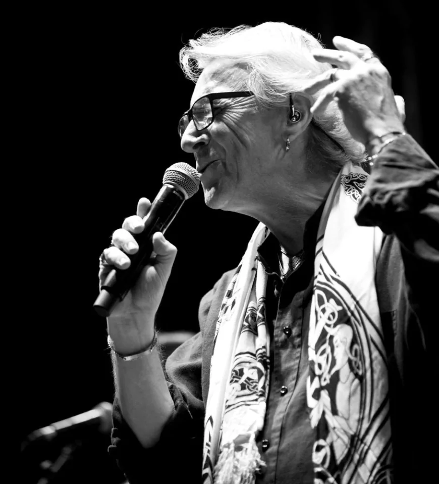 Trianon Viviani 2025: Eddy Napoli celebra “Luna rossa”