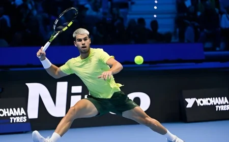 Alcaraz supera Auger-Aliassime: finale contro Sinner alle ATP Finals di Torino