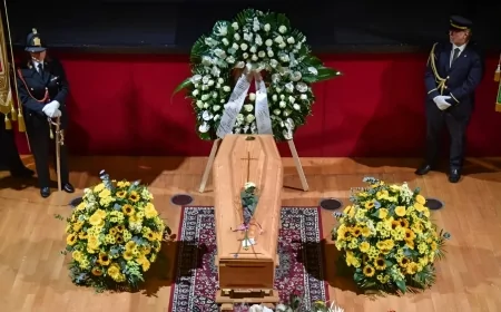 Addio a Ornella Vanoni: Milano omaggia la grande voce italiana nella camera ardente del Piccolo Teatro