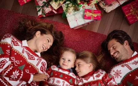 Collezione Natale 2025 Prénatal: pigiami e maglioni coordinati per tutta la famiglia