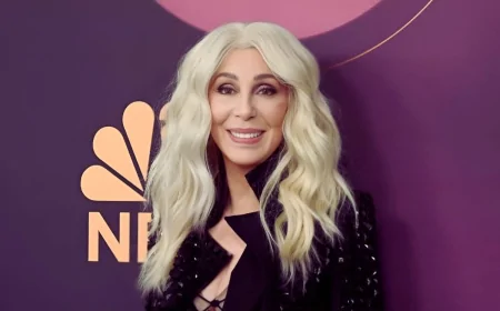 Cher pronta a raccontare la sua vita: in arrivo la maxi-serie Netflix da 13 milioni di sterline