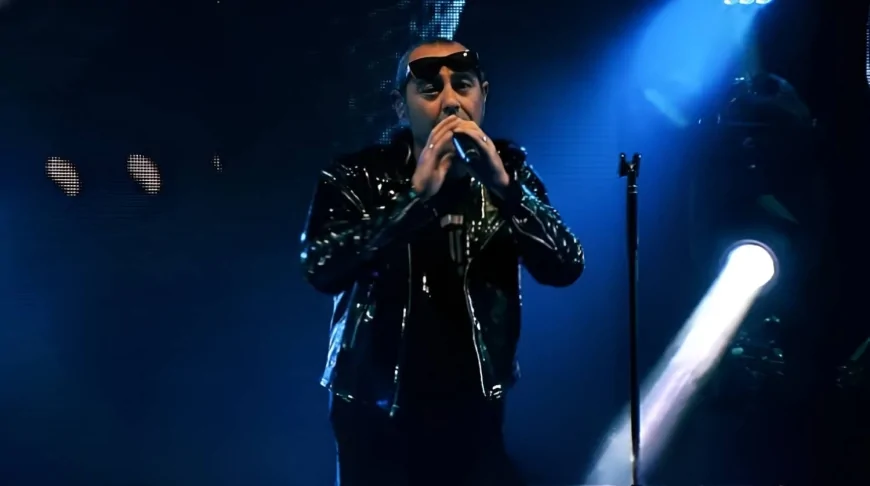 Luca Carboni, l’abbraccio di Milano: la musica come memoria collettiva. Nel 2026 concerti a Roma e Bologna