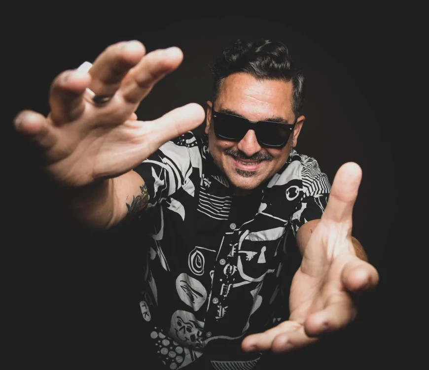 Roy Paci live a Rumore Milano: serata swing tra musica, cocktail e atmosfera d’autore