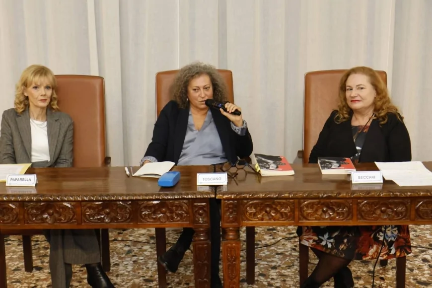 Tra nostalgia e desiderio, l’esordio di Lella Toscano emoziona il pubblico di Palazzo Casalini