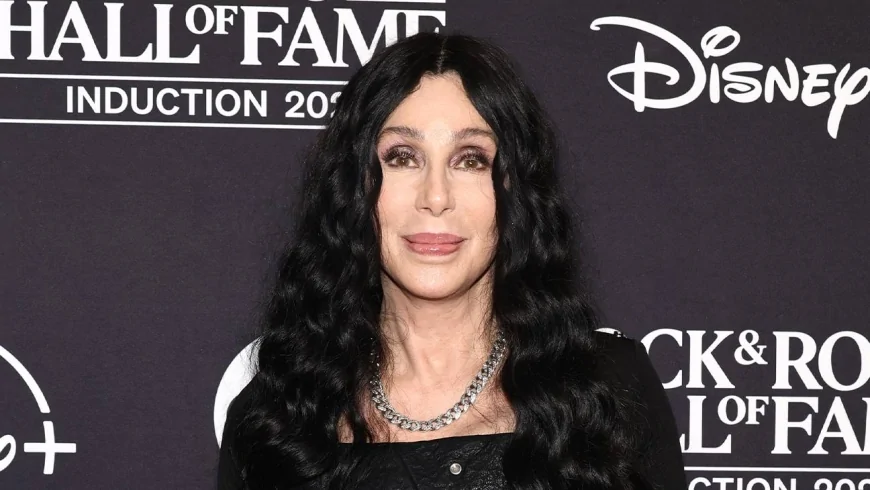 Cher rivela di odiare l’invecchiamento: “Non sono più saggia, a volte mi sento stupida”