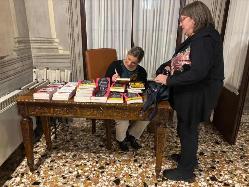 A Palazzo Casalini applausi per Stefania Crepaldi e il suo nuovo romanzo “Dimmi che non vuoi morire”