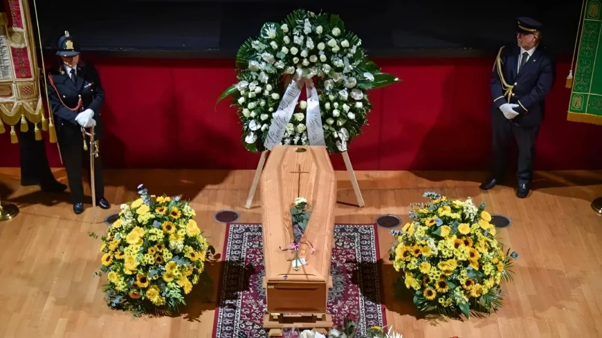 Addio a Ornella Vanoni: Milano omaggia la grande voce italiana nella camera ardente del Piccolo Teatro