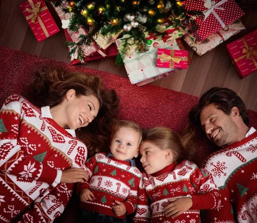 Collezione Natale 2025 Prénatal: pigiami e maglioni coordinati per tutta la famiglia