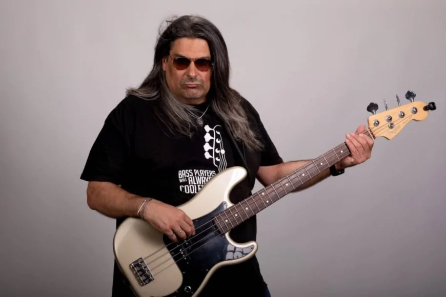 FÖXX SALEMA annuncia il bassista italiano Alessandro Moschini nel suo progetto solista