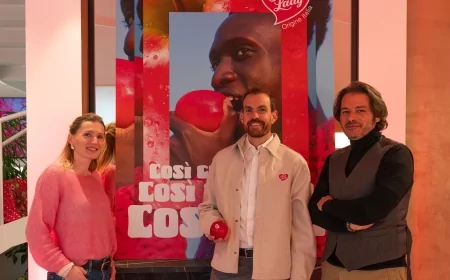 Pink Lady® presenta il nuovo posizionamento europeo: “Così croccante, Così succosa, Così cool”