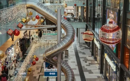 Natale Aureo al Centro Commerciale Aura: pista di pattinaggio, mercatini, Babbo Natale, Grinch e spettacoli live