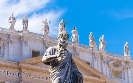 San Pietro tra misteri e leggende: simboli nascosti e racconti enigmatici