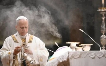 Messa di Natale in Vaticano: 11mila fedeli con il Papa, l’allarme su un’economia che disumanizza