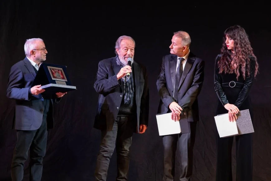 Edoardo De Angelis vince il Premio Milano International alla Carriera con “Anche le statue parlano”