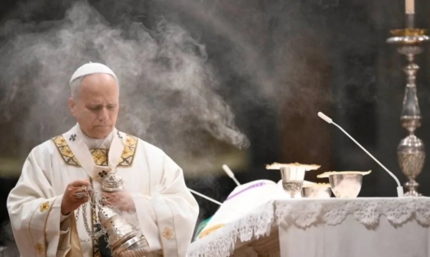 Messa di Natale in Vaticano: 11mila fedeli con il Papa, l’allarme su un’economia che disumanizza